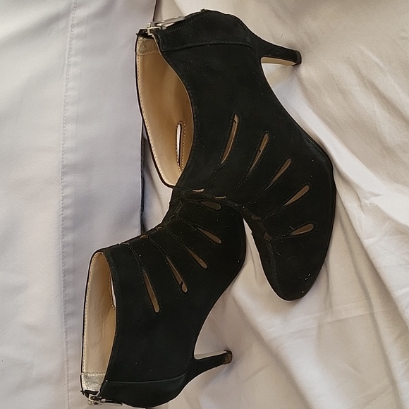Black cutout ankle boot booties - Picture 5 of 6